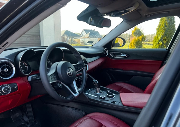 Alfa Romeo Giulia cena 84500 przebieg: 74500, rok produkcji 2017 z Warszawa małe 497